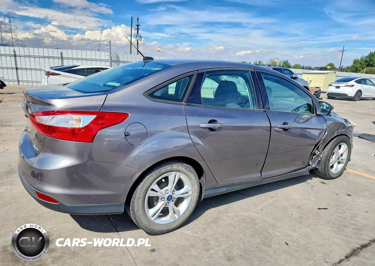 2014 Ford Focus Se VIN:1FADP3F29EL281508 - 3