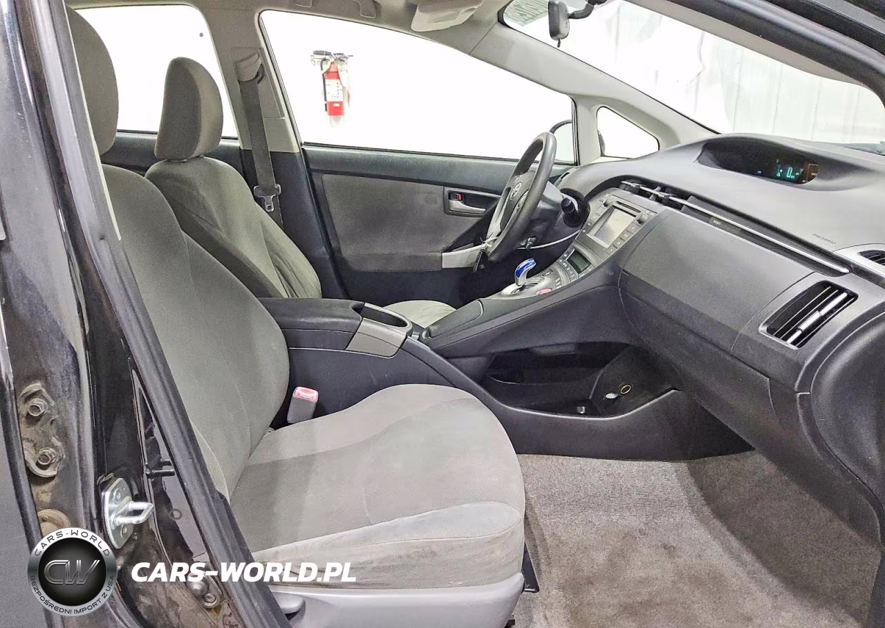 2013 Toyota Prius Two VIN:JTDKN3DU6D5590948 - 13