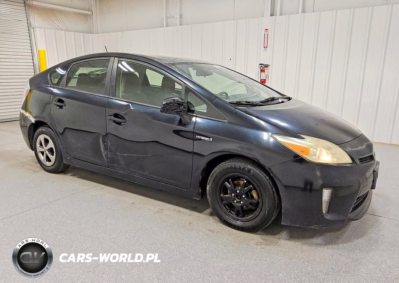 2013 Toyota Prius Two VIN:JTDKN3DU6D5590948 - 4