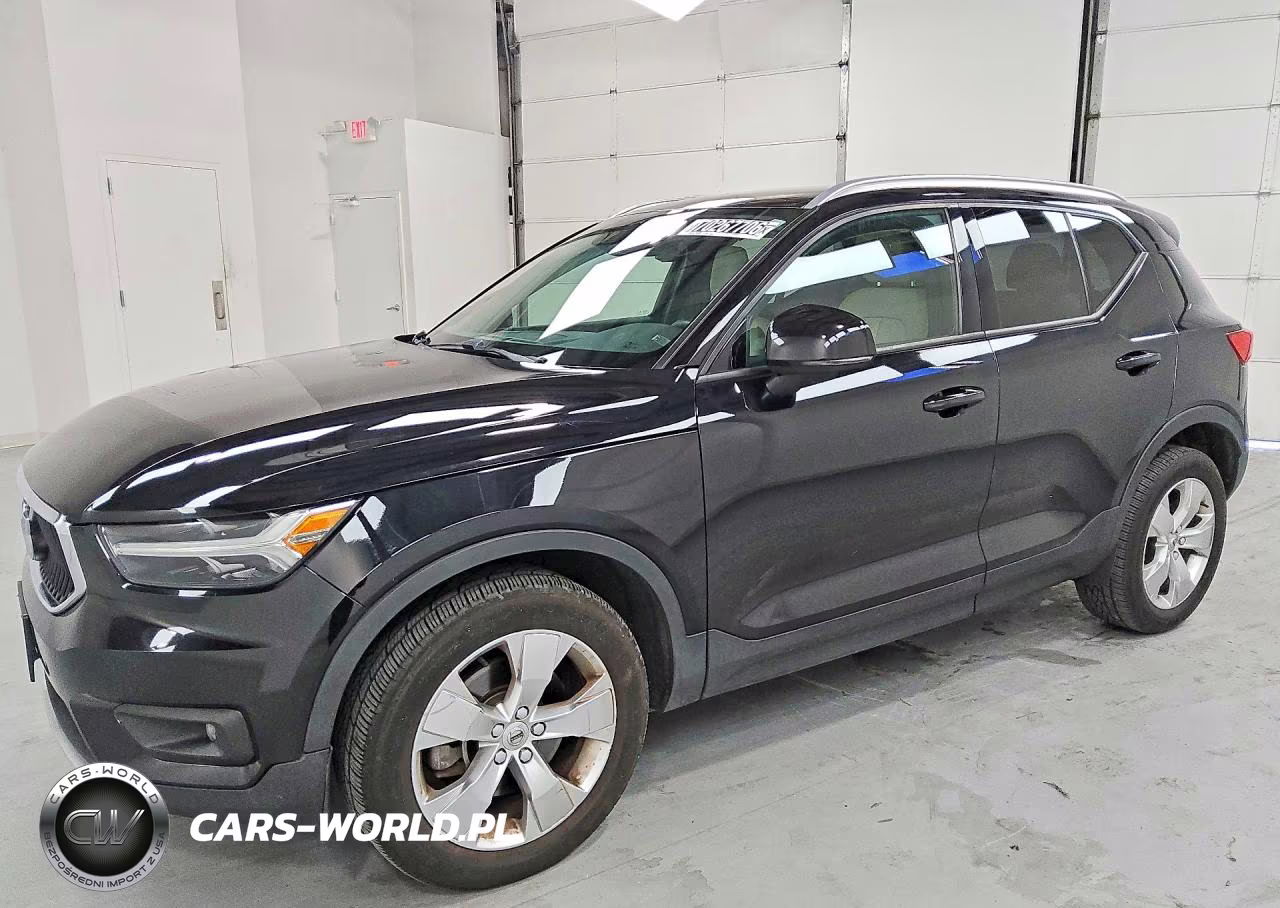2022 Volvo Xc40 T5 Momentum