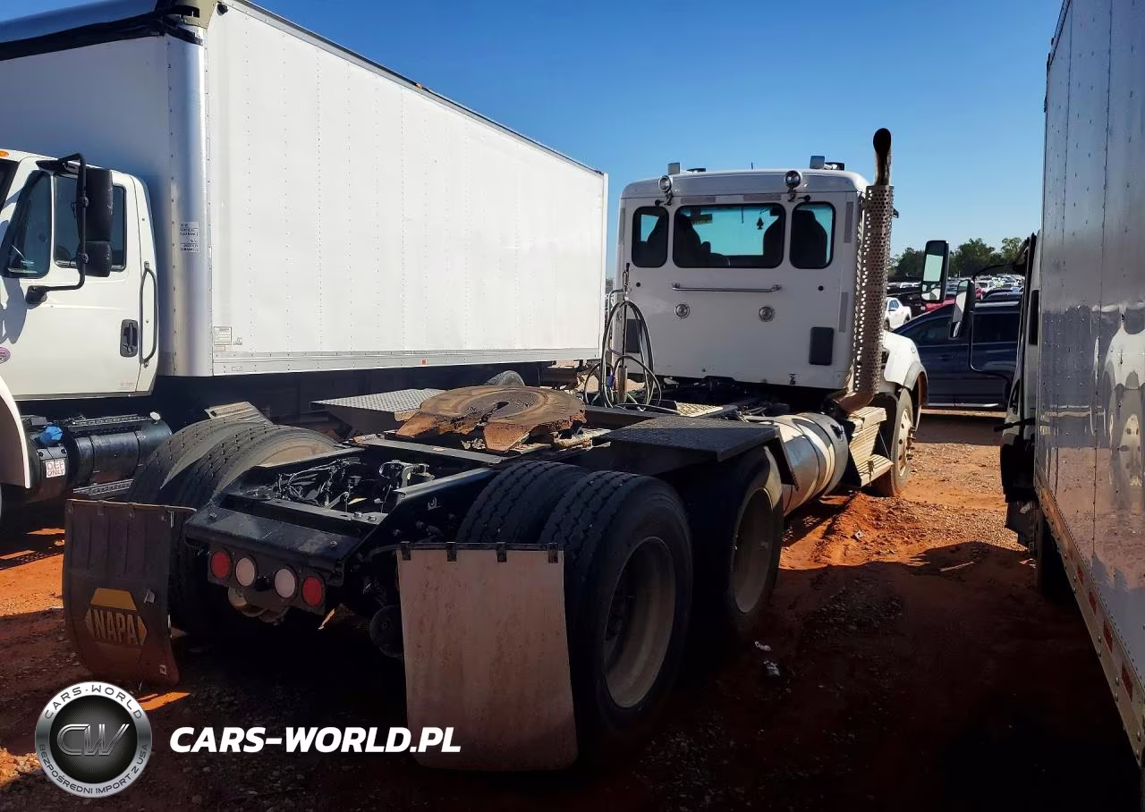 2023 Kenworth T880 Semi Truck VIN:1XKZD40XXPJ261421 - 3