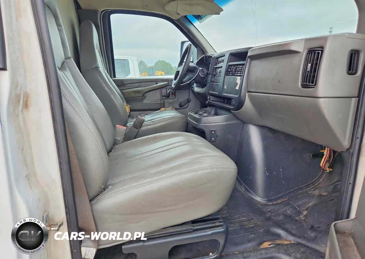 2007 GMC Savana Box Truck VIN:1GDGG31V471904102 - 11