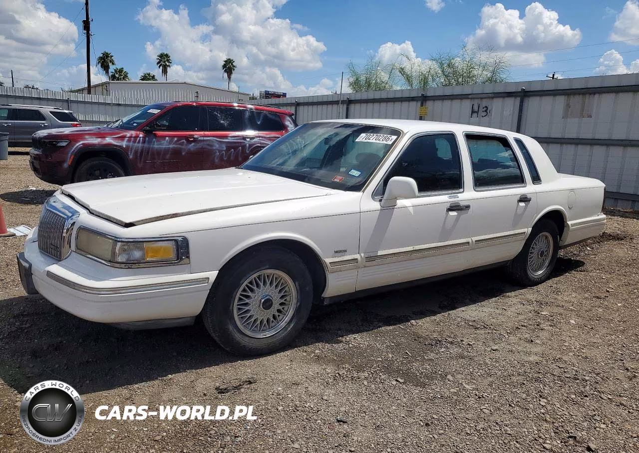1995 Lincoln Town Car Signature