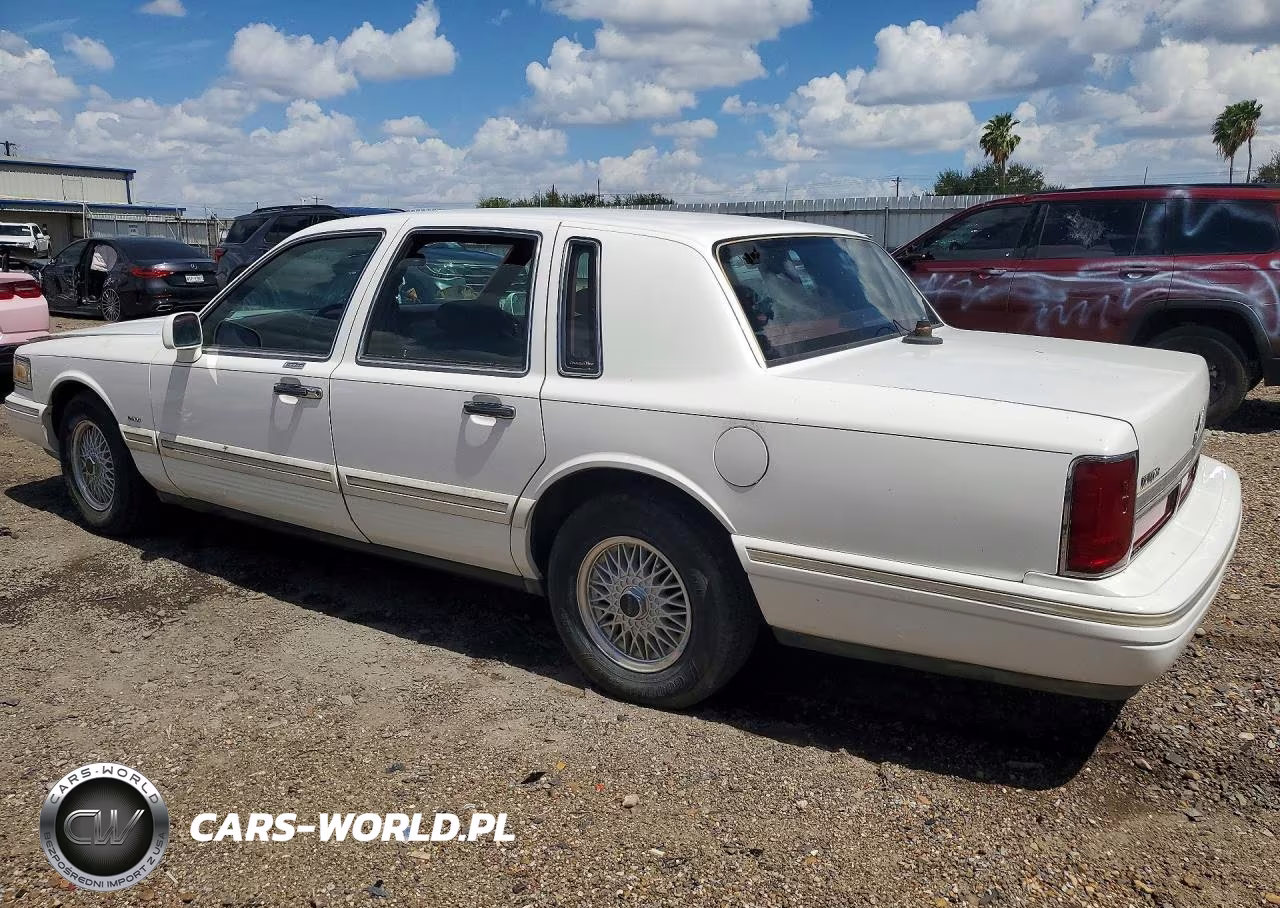 1995 Lincoln Town Car Signature VIN:1LNLM82W8SY671272 - 2