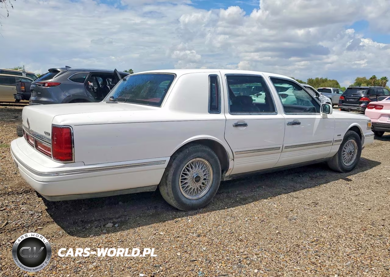 1995 Lincoln Town Car Signature VIN:1LNLM82W8SY671272 - 3