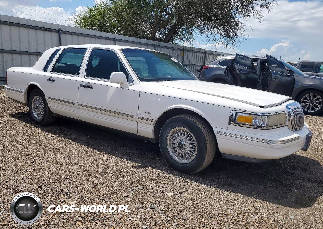 1995 Lincoln Town Car Signature VIN:1LNLM82W8SY671272 - 4