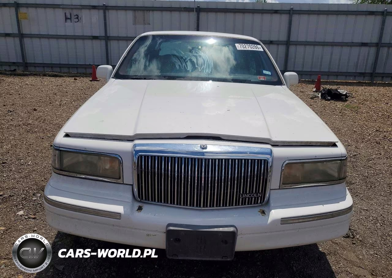 1995 Lincoln Town Car Signature VIN:1LNLM82W8SY671272 - 5