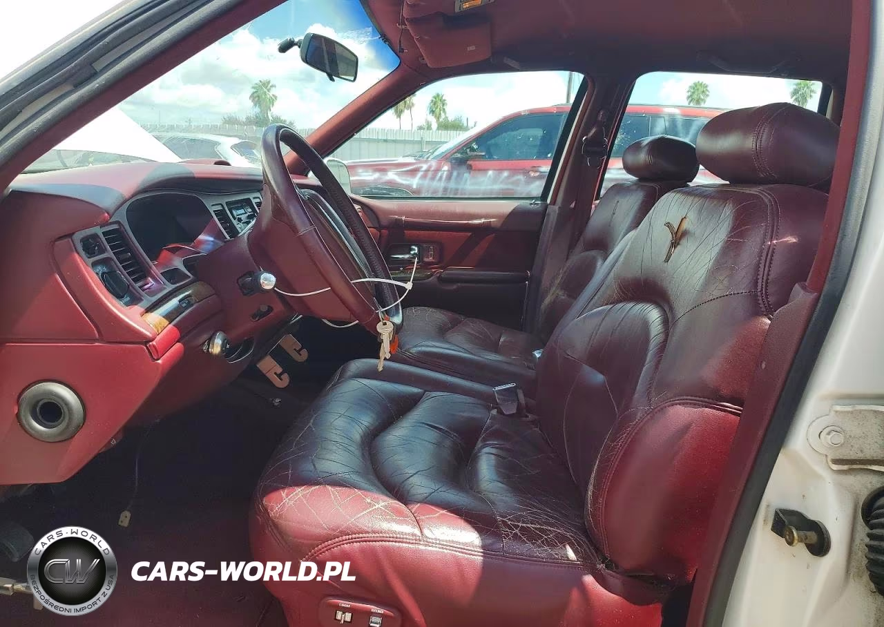1995 Lincoln Town Car Signature VIN:1LNLM82W8SY671272 - 7