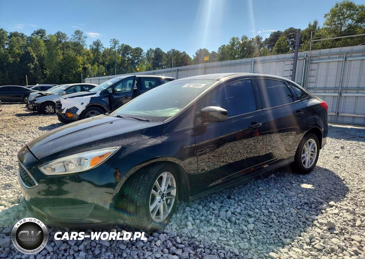 2018 Ford Focus Se VIN:1FADP3F24JL279983 - 1