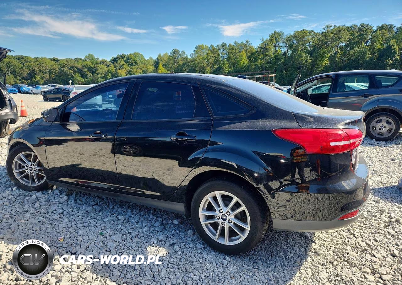 2018 Ford Focus Se VIN:1FADP3F24JL279983 - 2