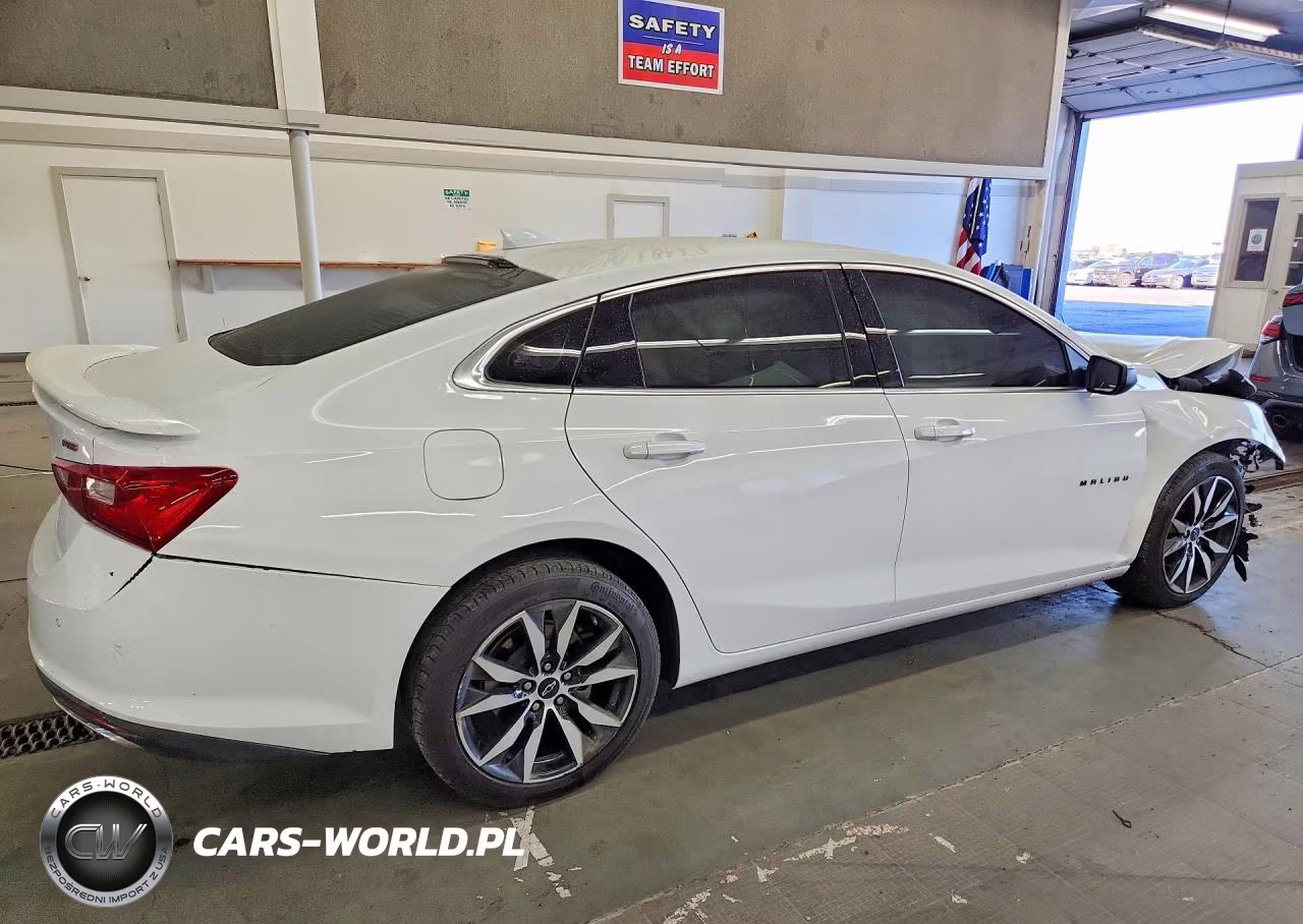 2025 Chevrolet Malibu Rs VIN:1G1ZG5ST4SF104605 - 3