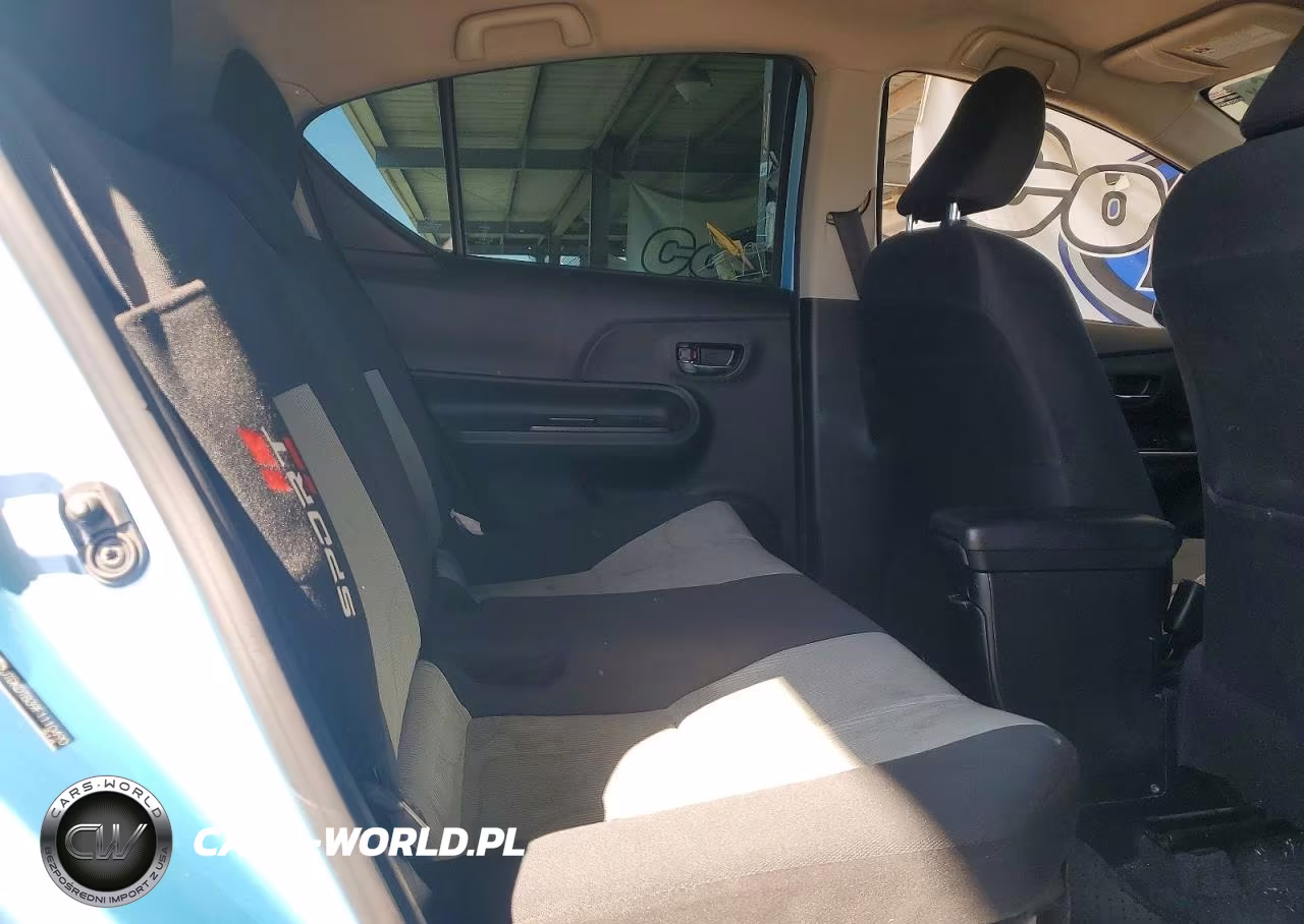 2015 Toyota Prius C Two VIN:JTDKDTB39F1110490 - 10