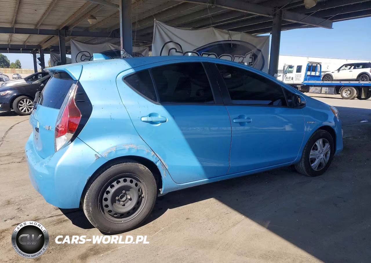 2015 Toyota Prius C Two VIN:JTDKDTB39F1110490 - 3
