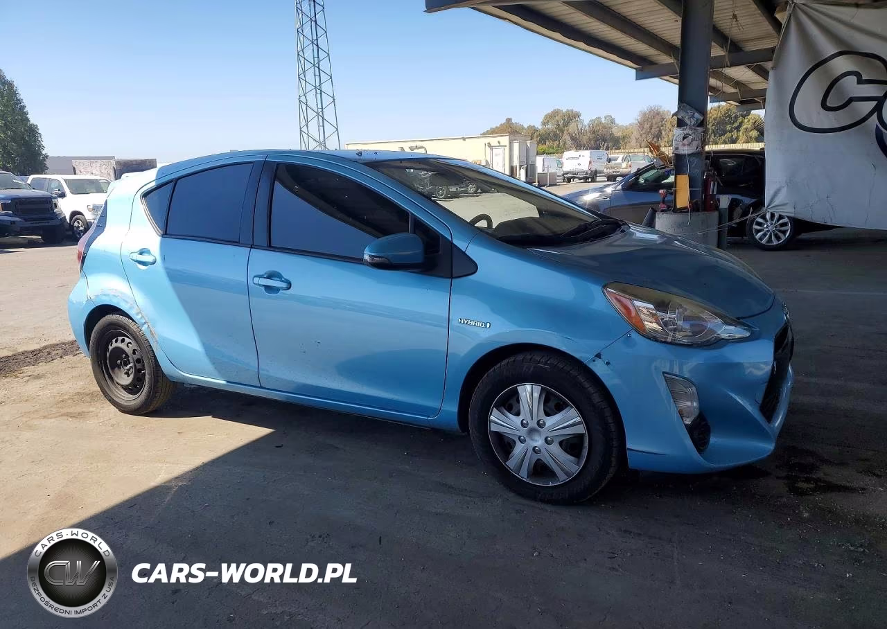 2015 Toyota Prius C Two VIN:JTDKDTB39F1110490 - 4