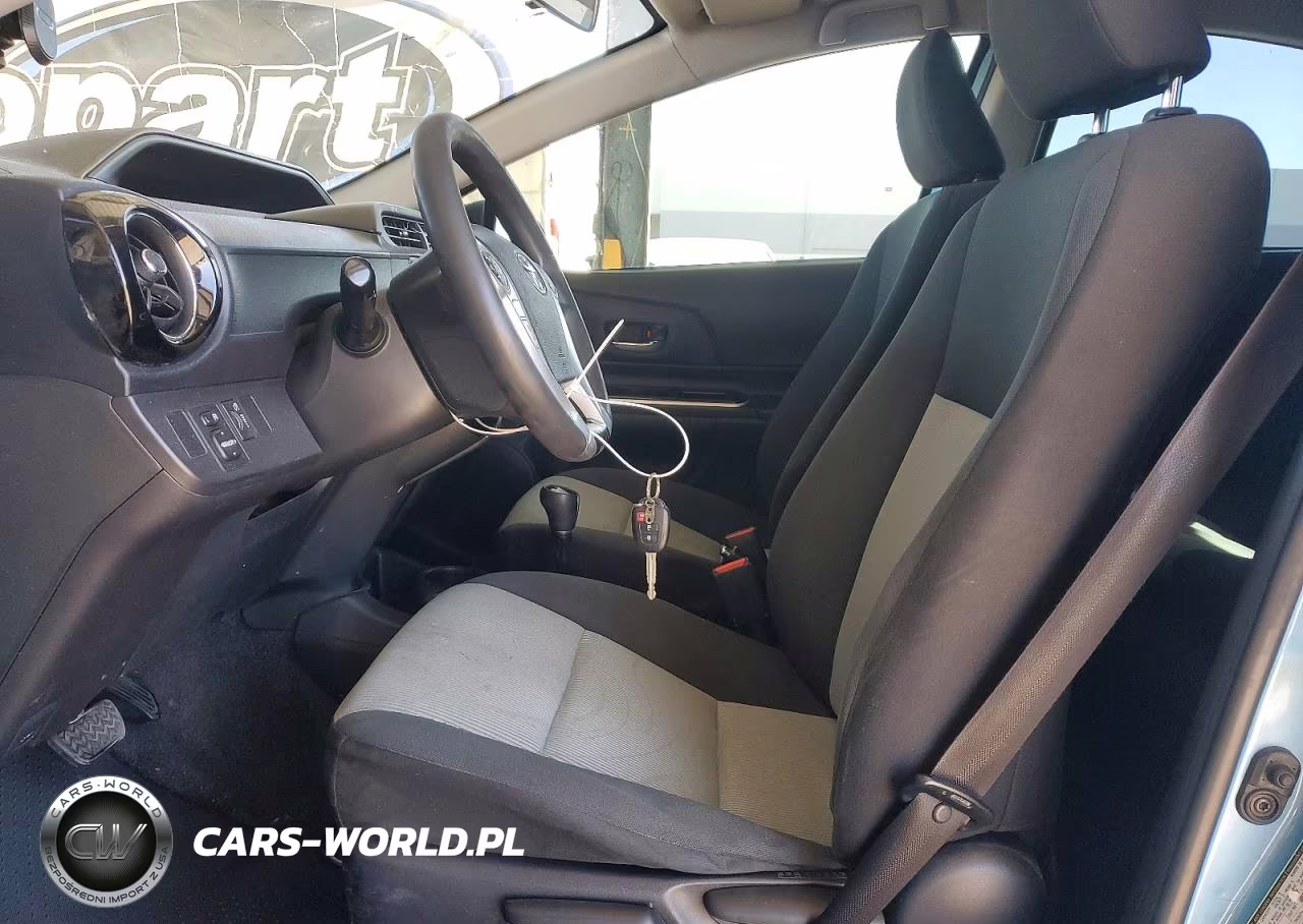 2015 Toyota Prius C Two VIN:JTDKDTB39F1110490 - 7