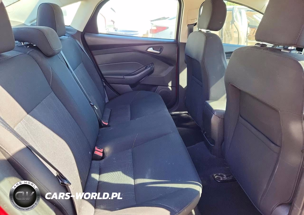 2016 Ford Focus Se VIN:1FADP3F28GL358761 - 10