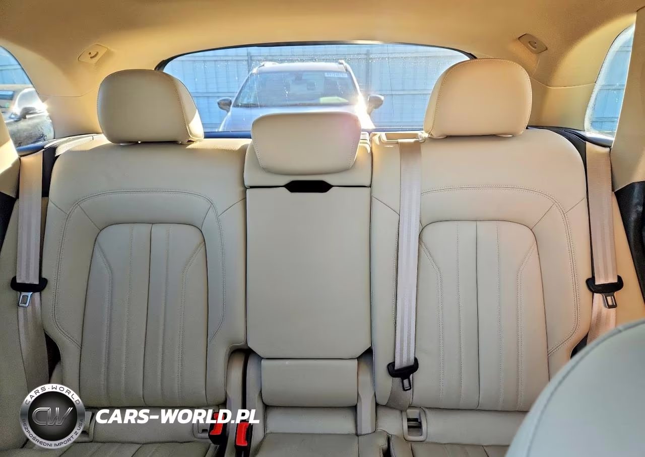 2018 Audi Q5 Premium Plus VIN:WA1BNAFY3J2053451 - 10