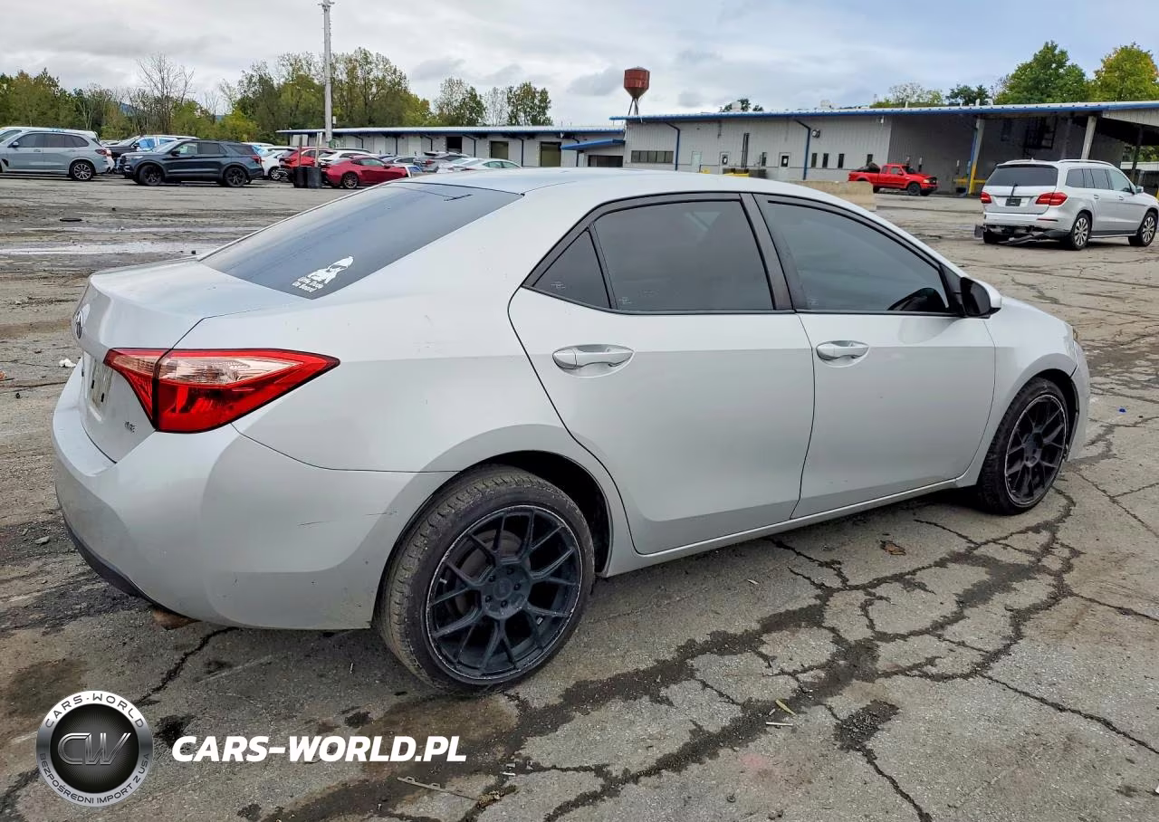 2019 Toyota Corolla Le VIN:2T1BURHE8KC160444 - 3