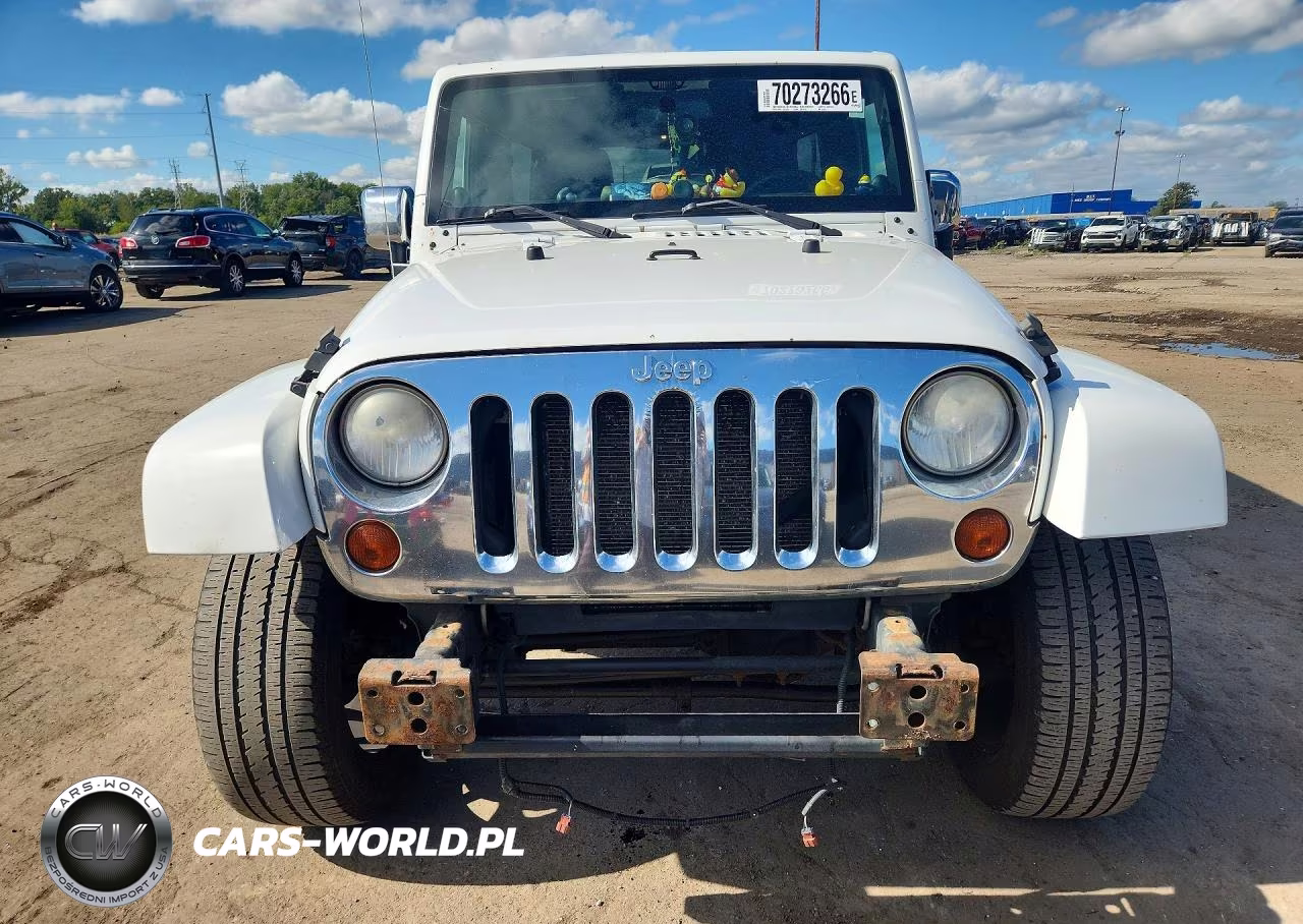 2011 Jeep Wrangler Unlimited Sahara VIN:1J4HA5H14BL575952 - 5