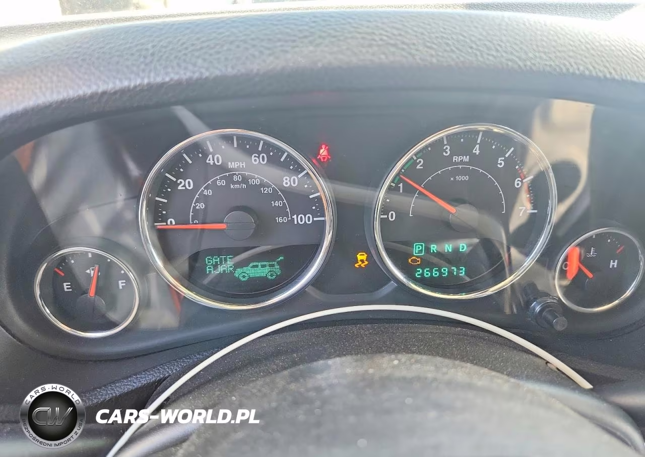2011 Jeep Wrangler Unlimited Sahara VIN:1J4HA5H14BL575952 - 9