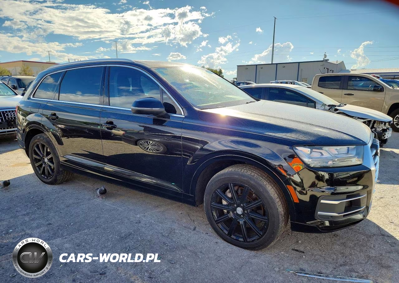 2017 Audi Q7 Premium Plus VIN:WA1LAAF79HD000453 - 4