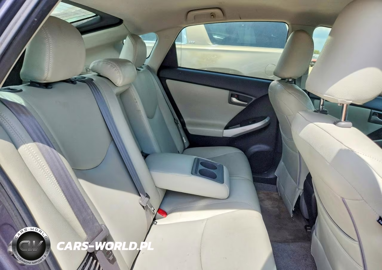 2013 Toyota Prius Two VIN:JTDKN3DU4D1634212 - 10