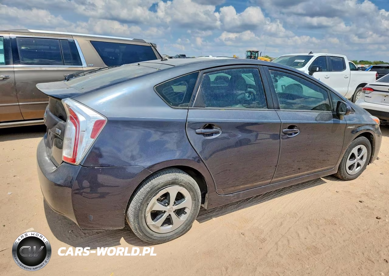 2013 Toyota Prius Two VIN:JTDKN3DU4D1634212 - 3