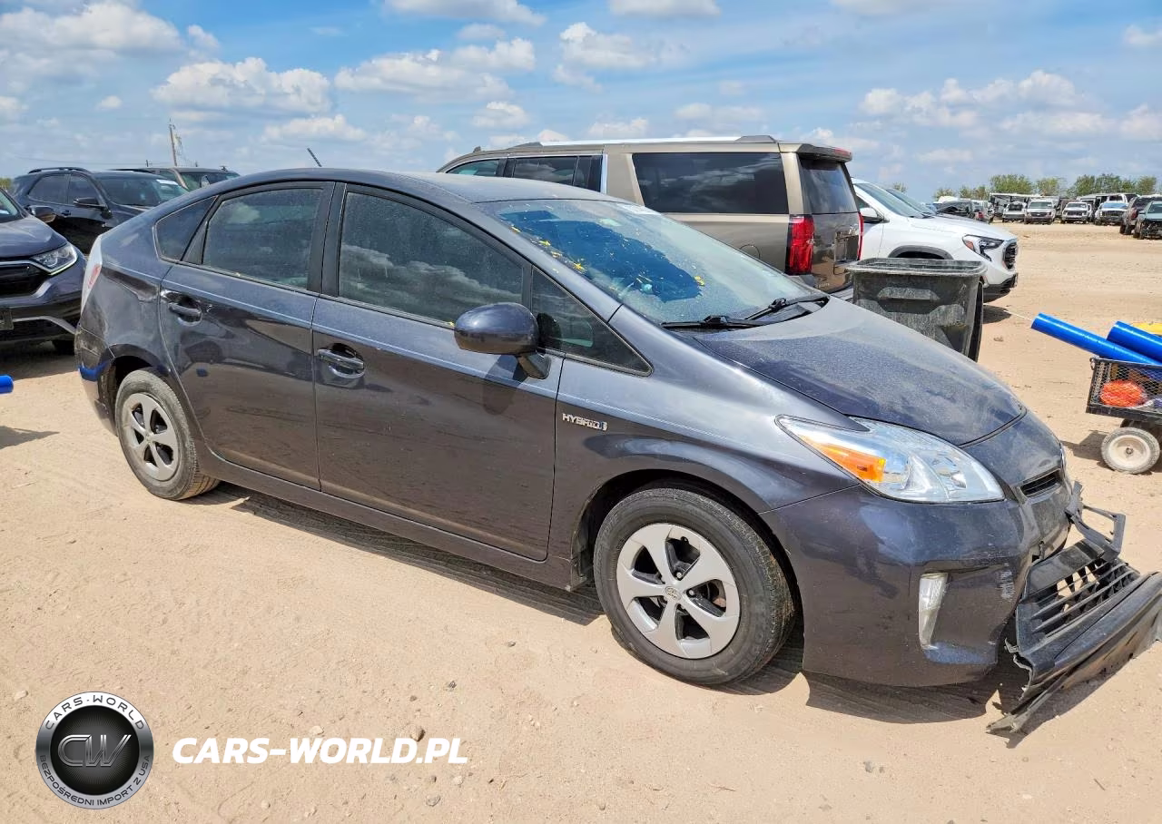 2013 Toyota Prius Two VIN:JTDKN3DU4D1634212 - 4