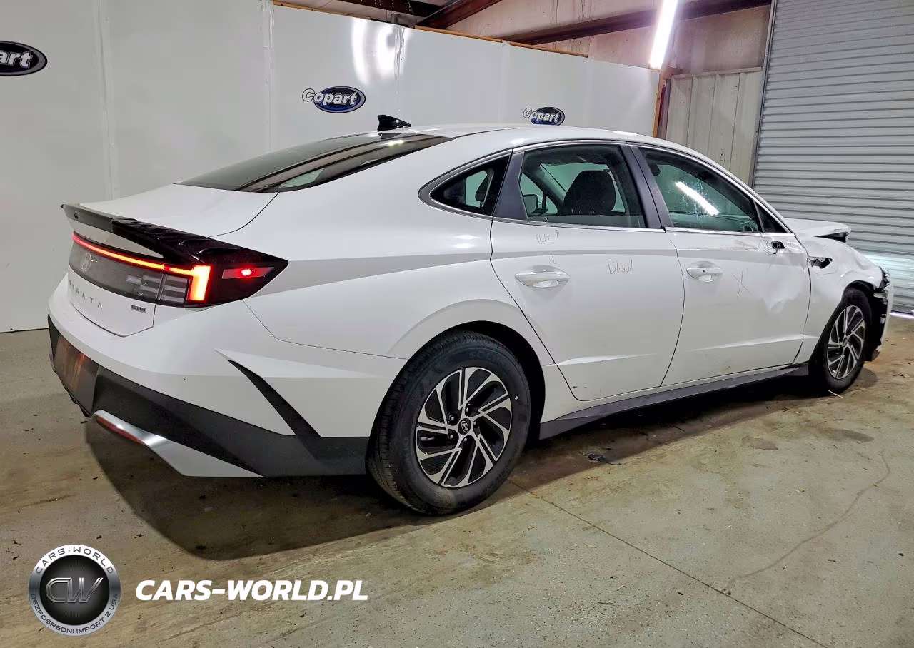 2026 Hyundai Sonata Hybrid Blue VIN:KMHL24JJXTA180913 - 3