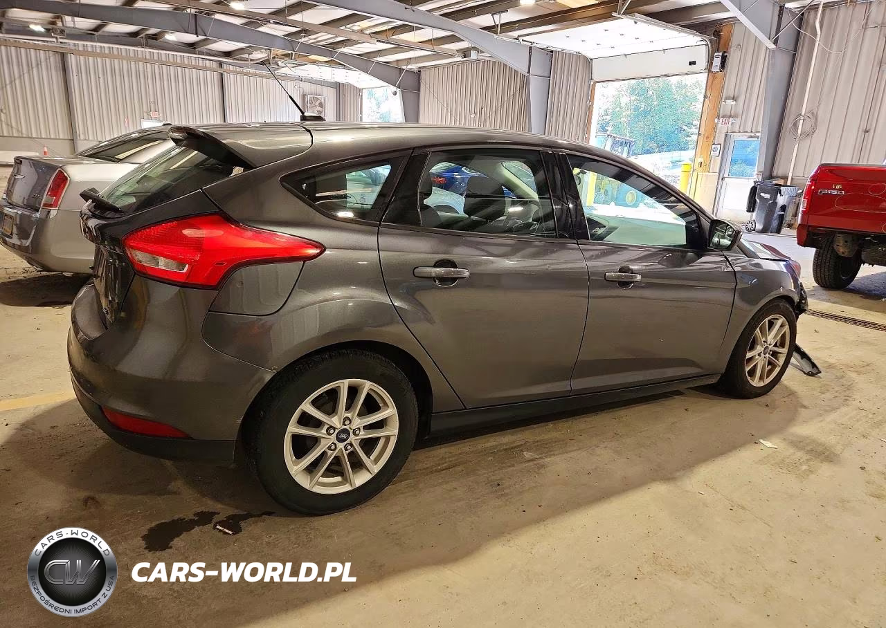 2018 Ford Focus Se VIN:1FADP3K22JL315627 - 3