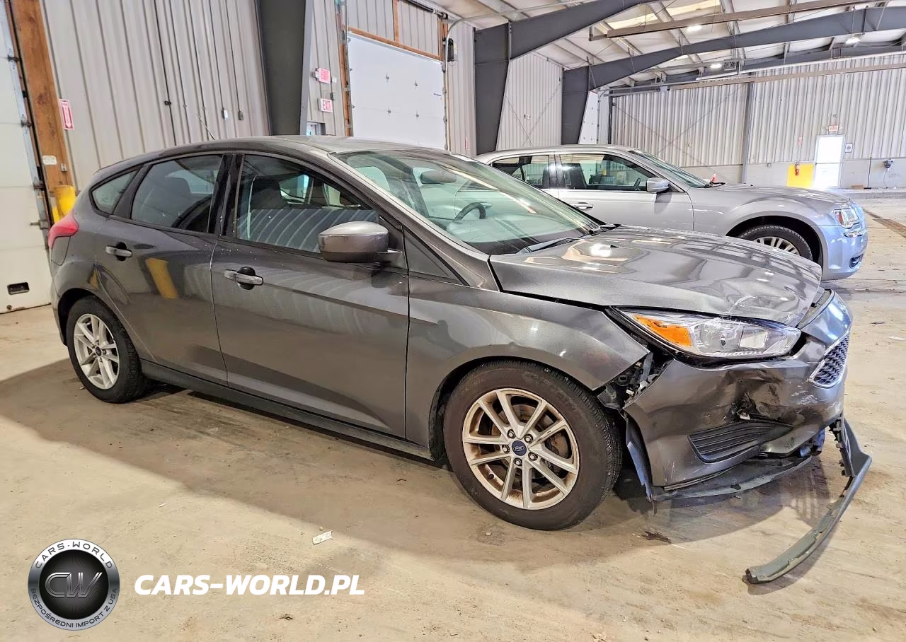 2018 Ford Focus Se VIN:1FADP3K22JL315627 - 4
