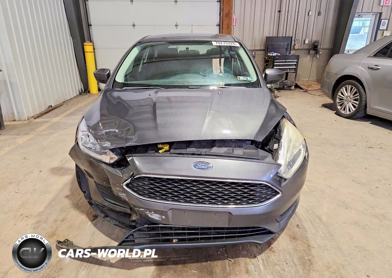 2018 Ford Focus Se VIN:1FADP3K22JL315627 - 5