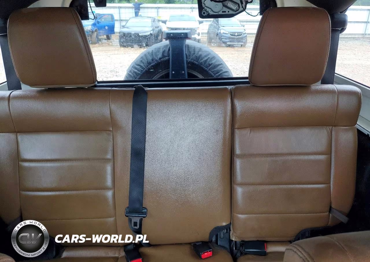2012 Jeep Wrangler Unlimited Sahara VIN:1C4BJWEG1CL118754 - 10