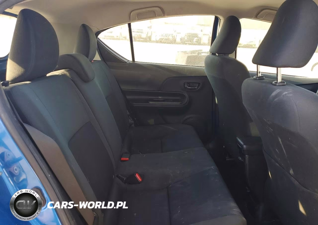 2015 Toyota Prius C Two VIN:JTDKDTB33F1098255 - 10