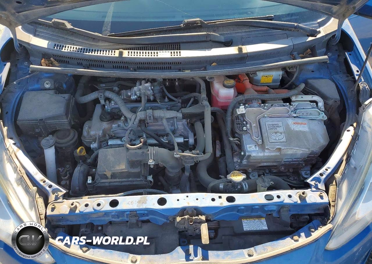2015 Toyota Prius C Two VIN:JTDKDTB33F1098255 - 11
