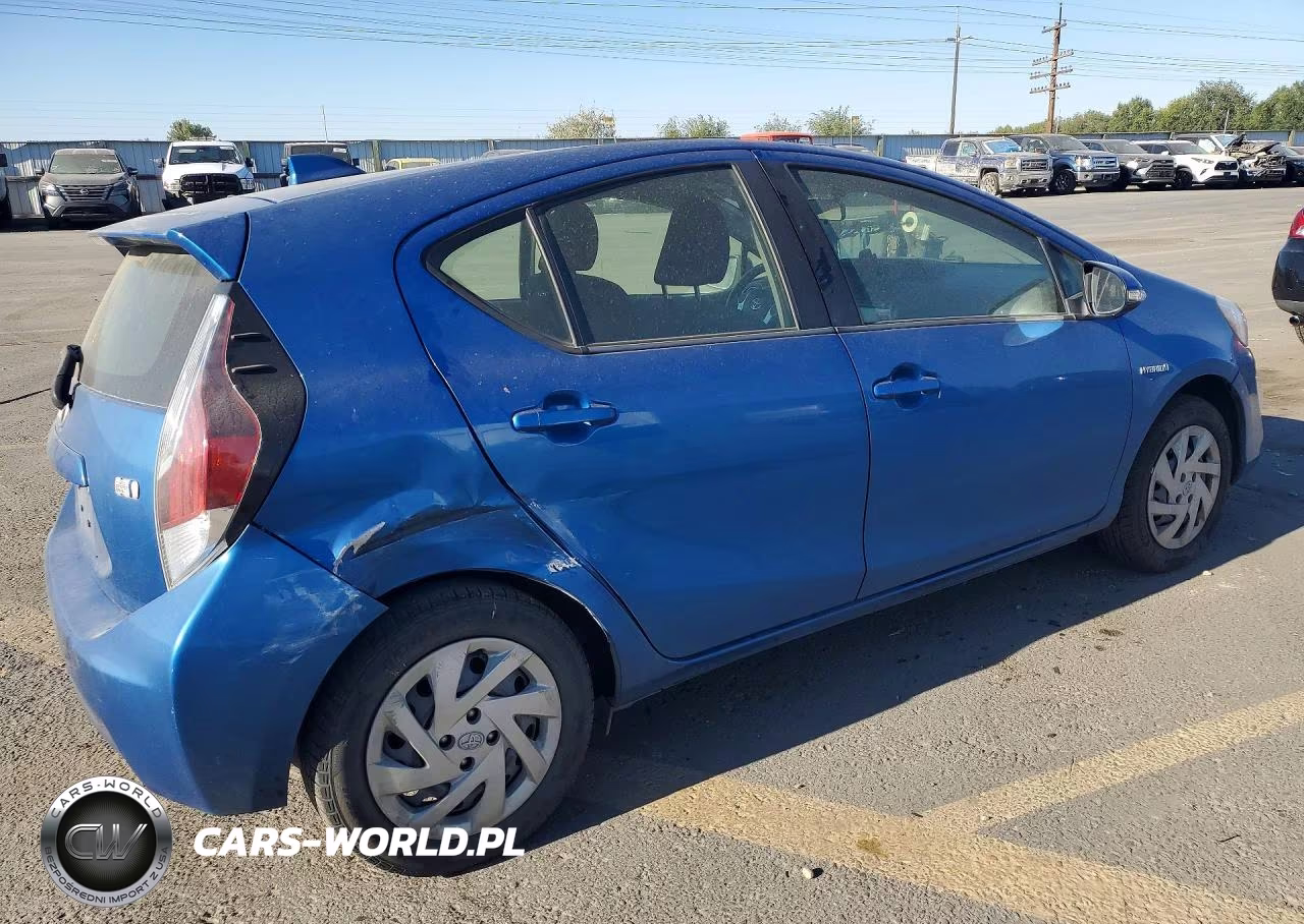 2015 Toyota Prius C Two VIN:JTDKDTB33F1098255 - 3