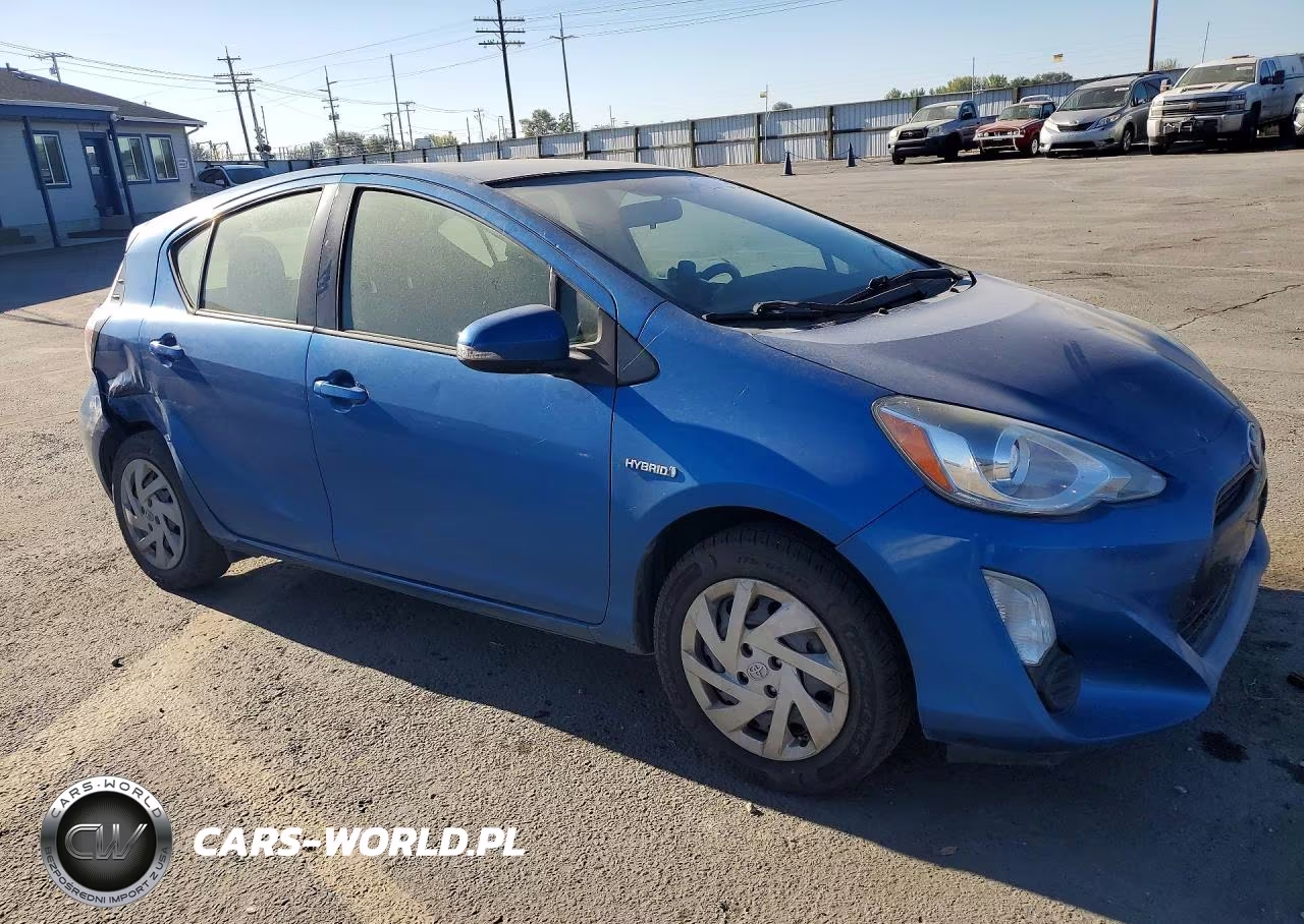 2015 Toyota Prius C Two VIN:JTDKDTB33F1098255 - 4