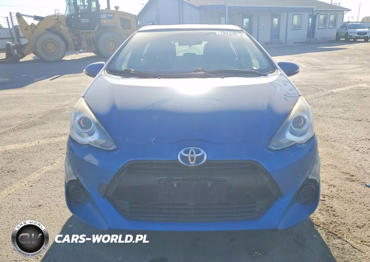 2015 Toyota Prius C Two VIN:JTDKDTB33F1098255 - 5