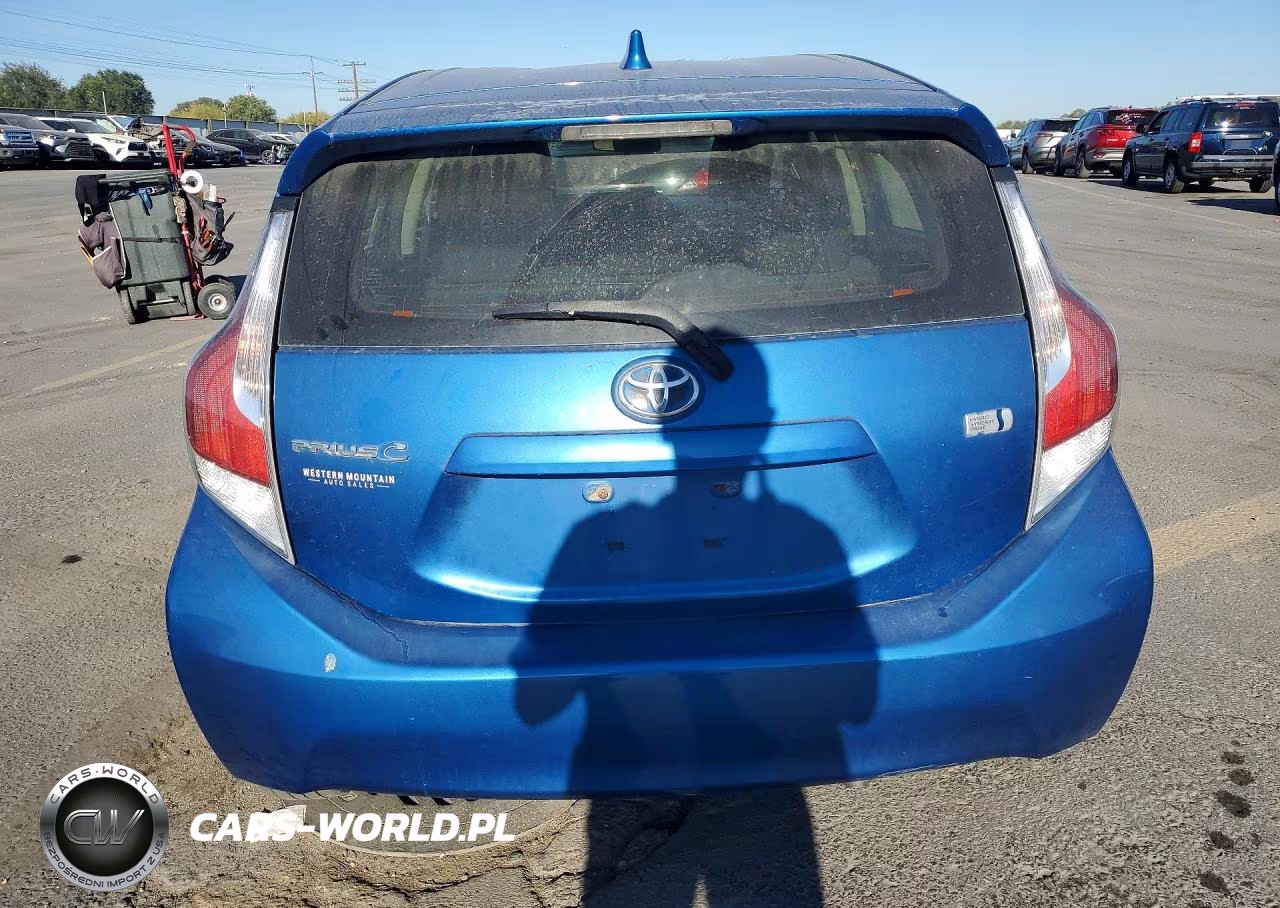 2015 Toyota Prius C Two VIN:JTDKDTB33F1098255 - 6