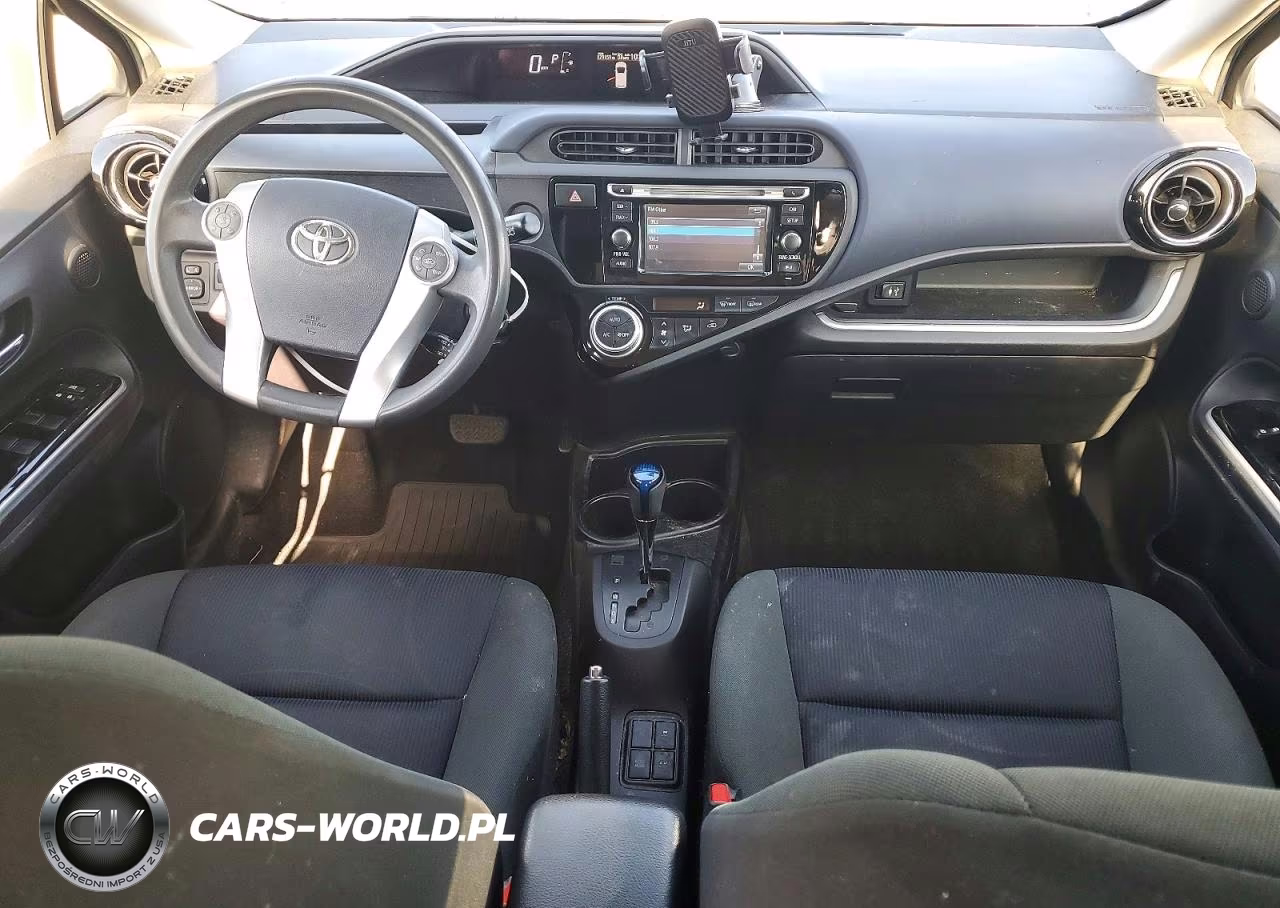 2015 Toyota Prius C Two VIN:JTDKDTB33F1098255 - 8