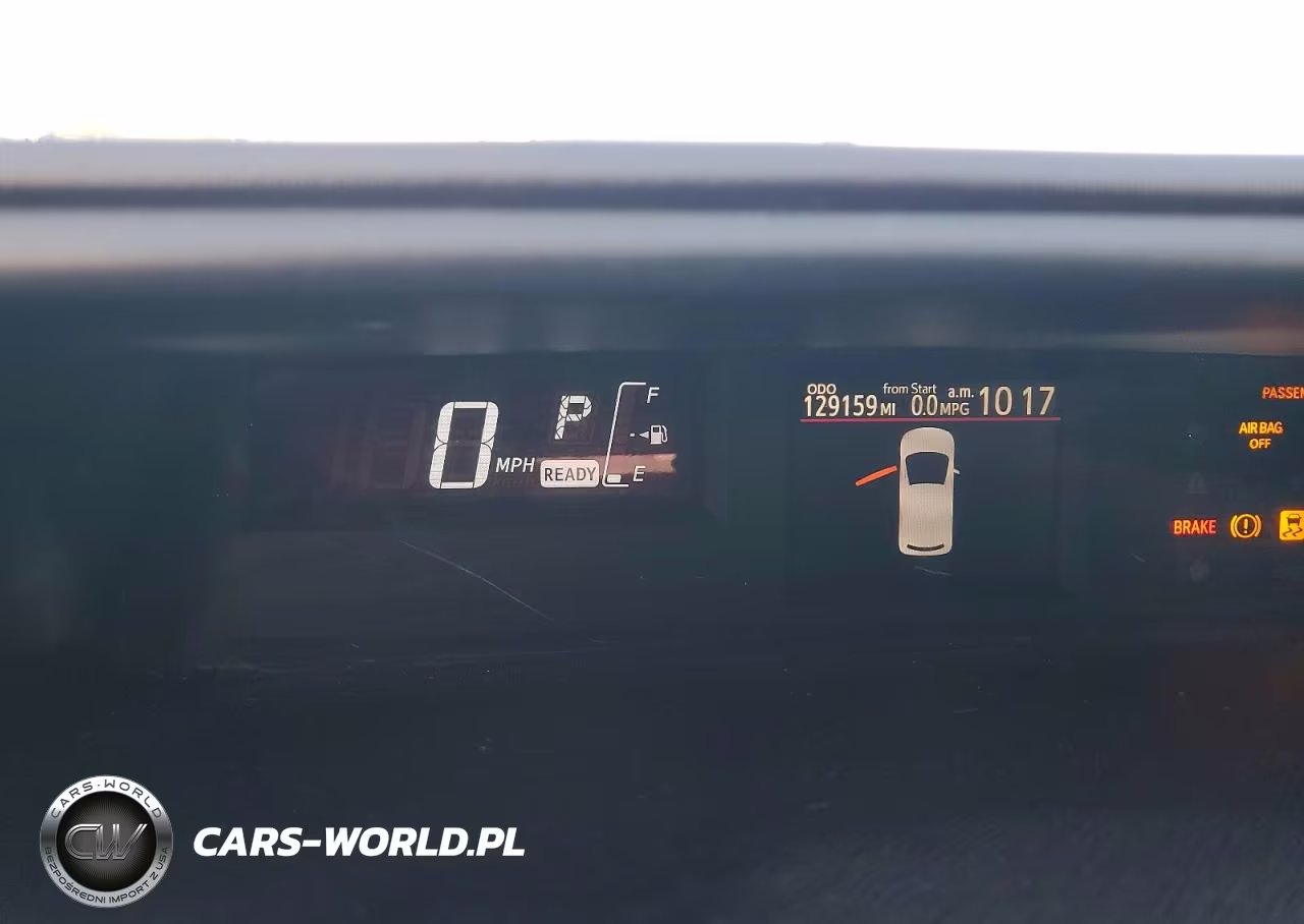 2015 Toyota Prius C Two VIN:JTDKDTB33F1098255 - 9