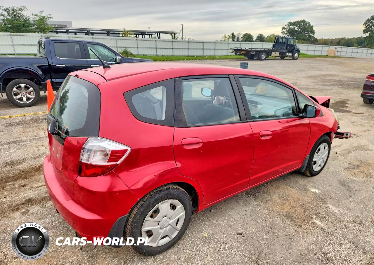 2013 Honda Fit VIN:JHMGE8H33DC024972 - 3