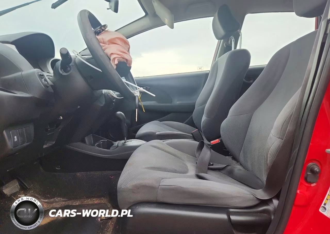 2013 Honda Fit VIN:JHMGE8H33DC024972 - 7