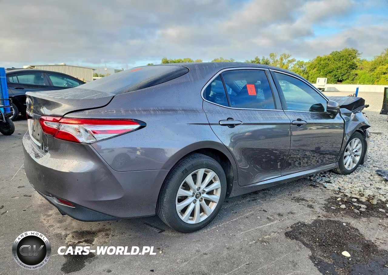 2018 Toyota Camry Le VIN:4T1B11HK5JU153836 - 3