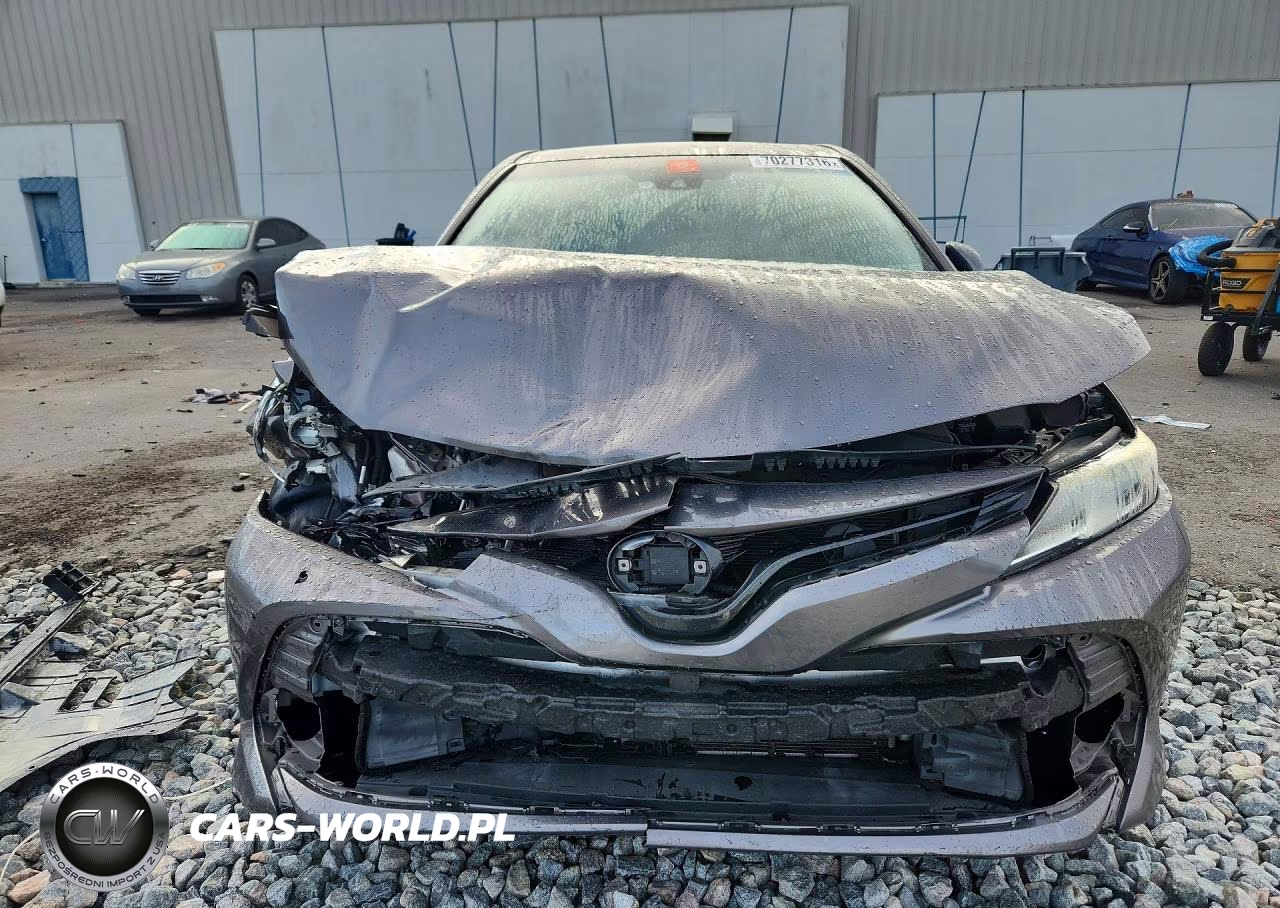 2018 Toyota Camry Le VIN:4T1B11HK5JU153836 - 5