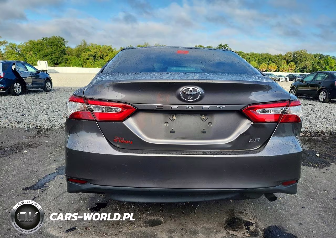 2018 Toyota Camry Le VIN:4T1B11HK5JU153836 - 6