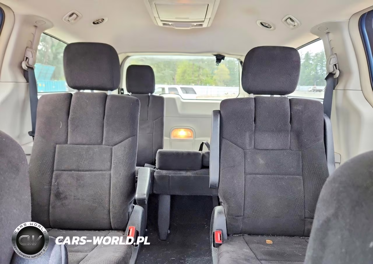 2011 Chrysler Town & Country Touring VIN:2A4RR5DGXBR716490 - 10
