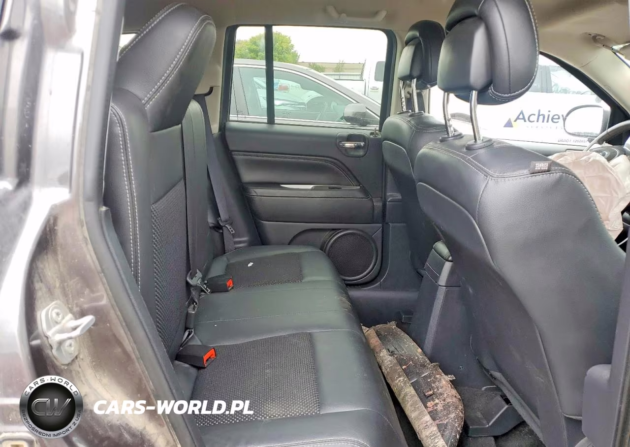 2015 Jeep Compass Latitude VIN:1C4NJDEB4FD333680 - 10
