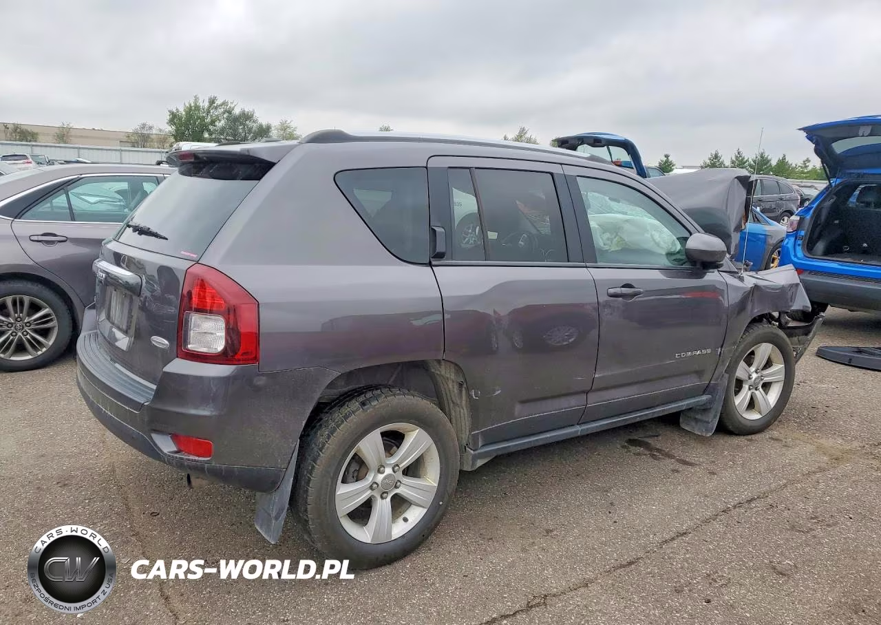 2015 Jeep Compass Latitude VIN:1C4NJDEB4FD333680 - 3