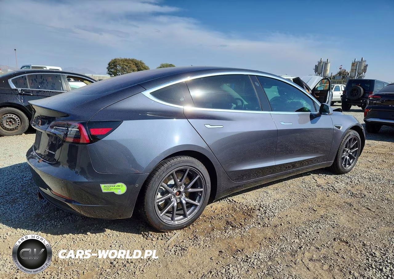 2018 Tesla Model 3 VIN:5YJ3E1EB2JF128600 - 3